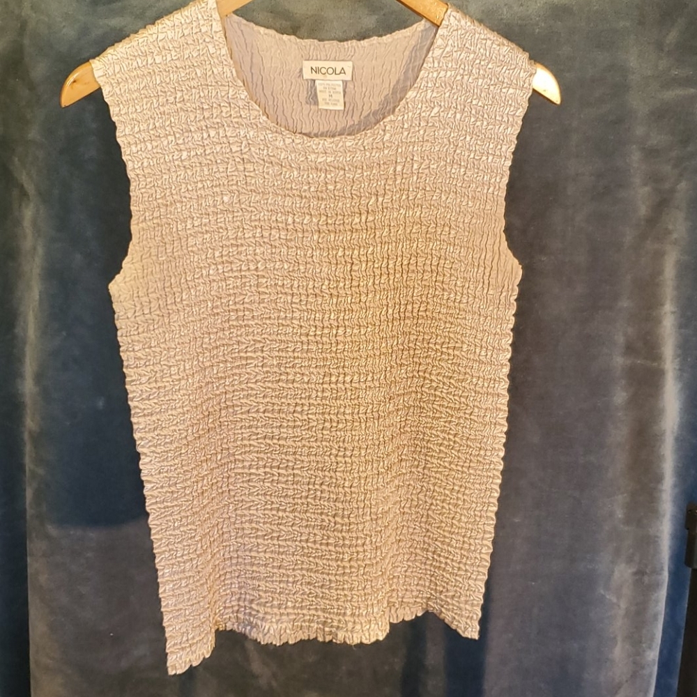 Sleeveless woman's top